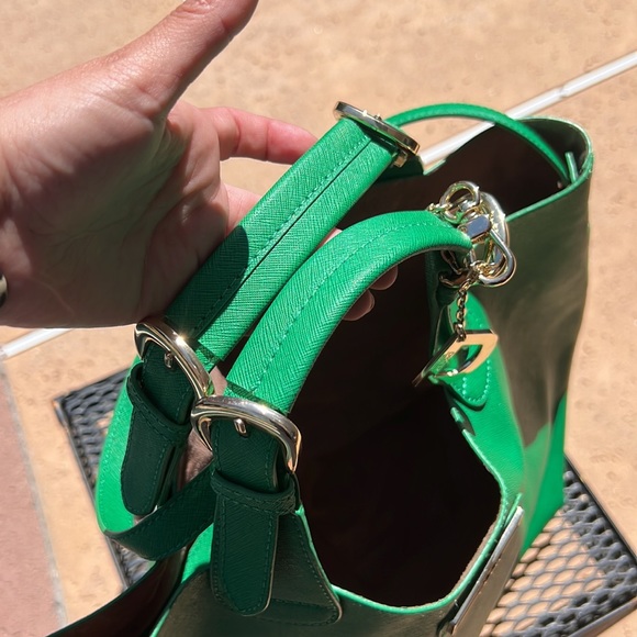 DKNY Green Genuine Leather Bag. LARGE BAG!!! NWOT - Picture 5 of 8